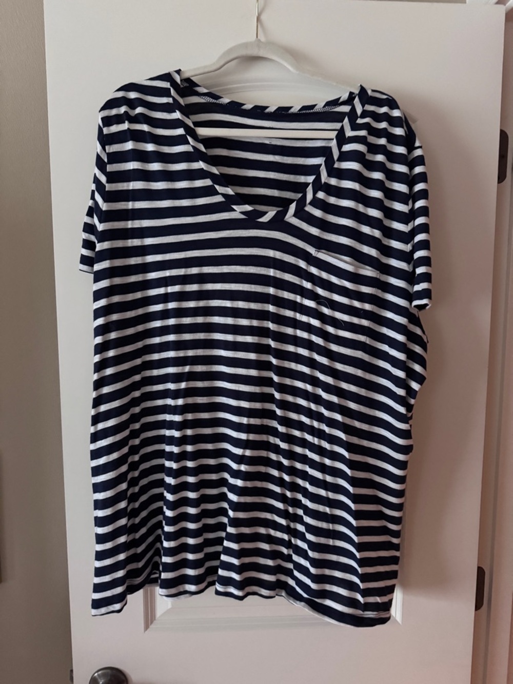 Caslon Striped V-Neck Women’s Top - Navy & White